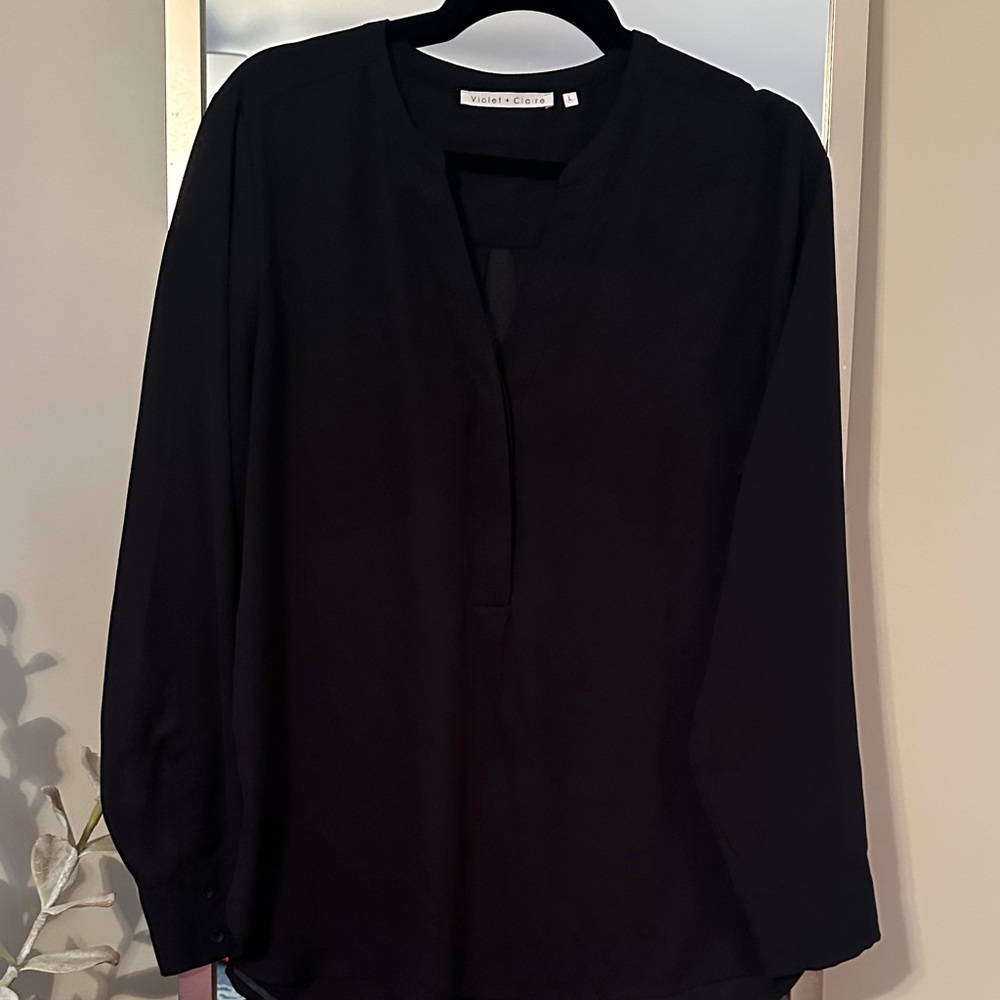 Violet & Claire Elegant Black Blouse